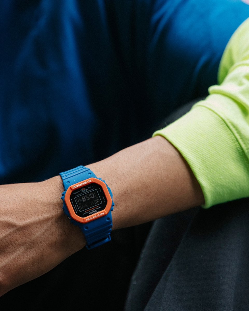 G-Shock watch, a special edition, a beautiful and eye-catching color DW-5610SC-2DR