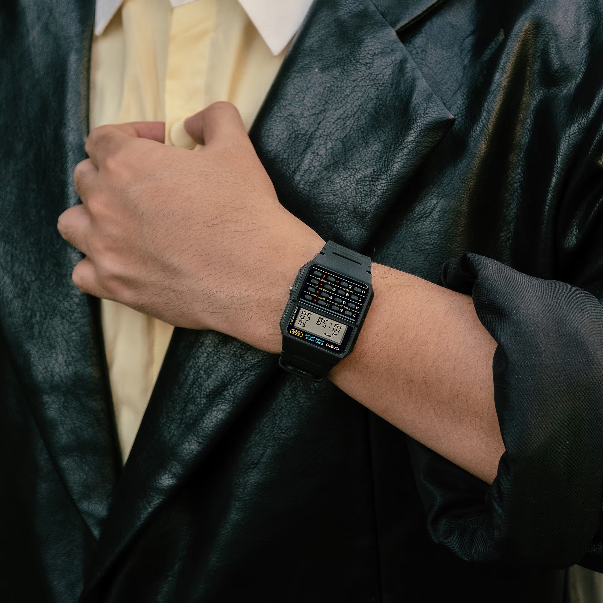 ساعة كاسيو الرقمية المزودة بآلة حاسبة خاصة CA-53W-1Z