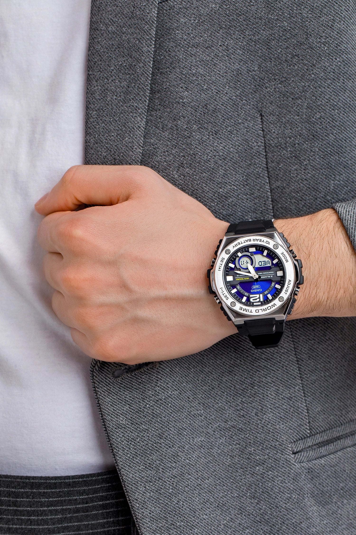 CASIO Men's Watch Sporty Analog-Digital MWQ-100-2AVDF