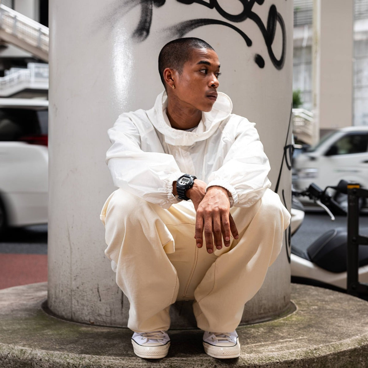 G-SHOCK Men's Watch Digital Black and Brilliant White - DW-6900WD-1DR